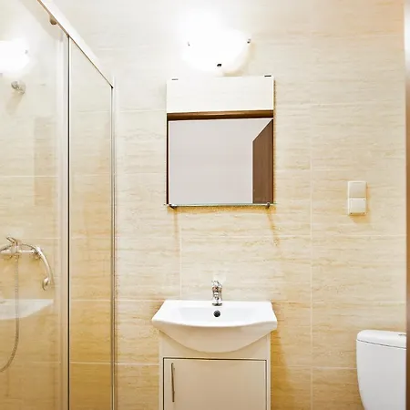 Osrodek Wypoczynkowy Cubex לינה וארוחת בוקר סטגנה